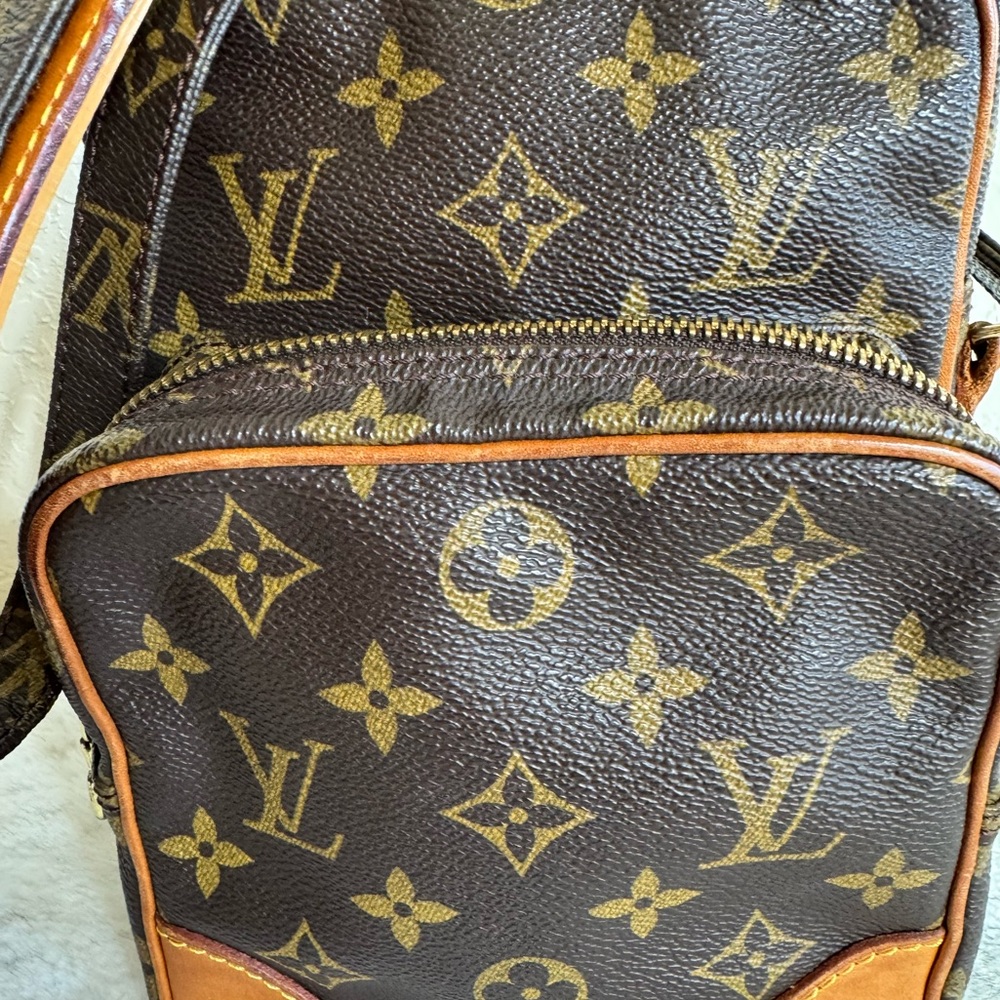 Louis Vuitton Amazone Crossbody Bag — Preloved Classic P0336 - Picture 3 of 17